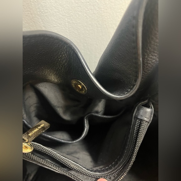 Michael Kors Purse/ Leather - Picture 5 of 8